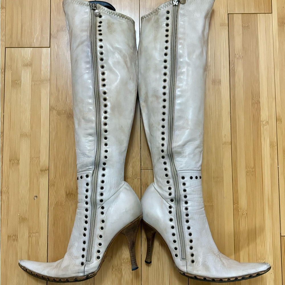 Gianni Bravo high heeled leather boots with gorgeous detailed!